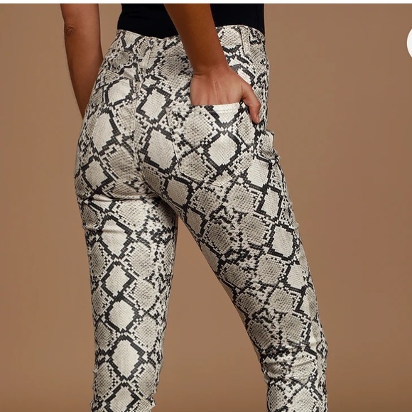 Lulus Python White Coated Denim High Rise Skinny Jeans, Size L, NWT 💖 - Picture 3 of 6